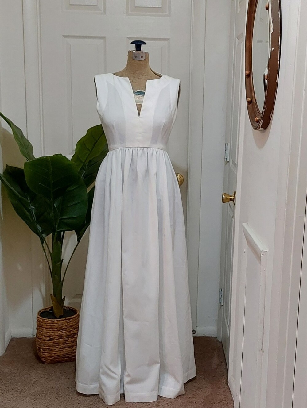 Vintage Hand Sewn White Sleeveless V-Notch Maxi Dress Size XS